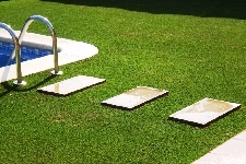 Césped artificial y losetas composite para jardines y terrazas 