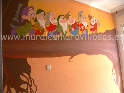 mural infantil 7 enananitos